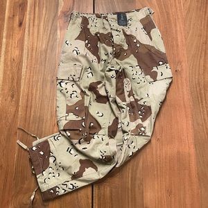 Urban Renewal Vintage Size Small NWT Beige Camo Pants